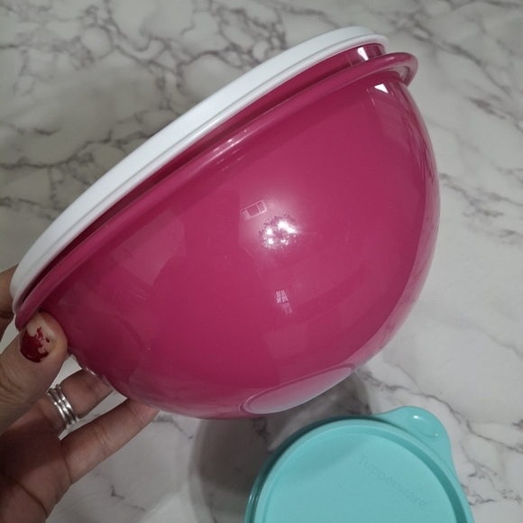 Hello Kitty Tupperware Set - Picture 5 of 9